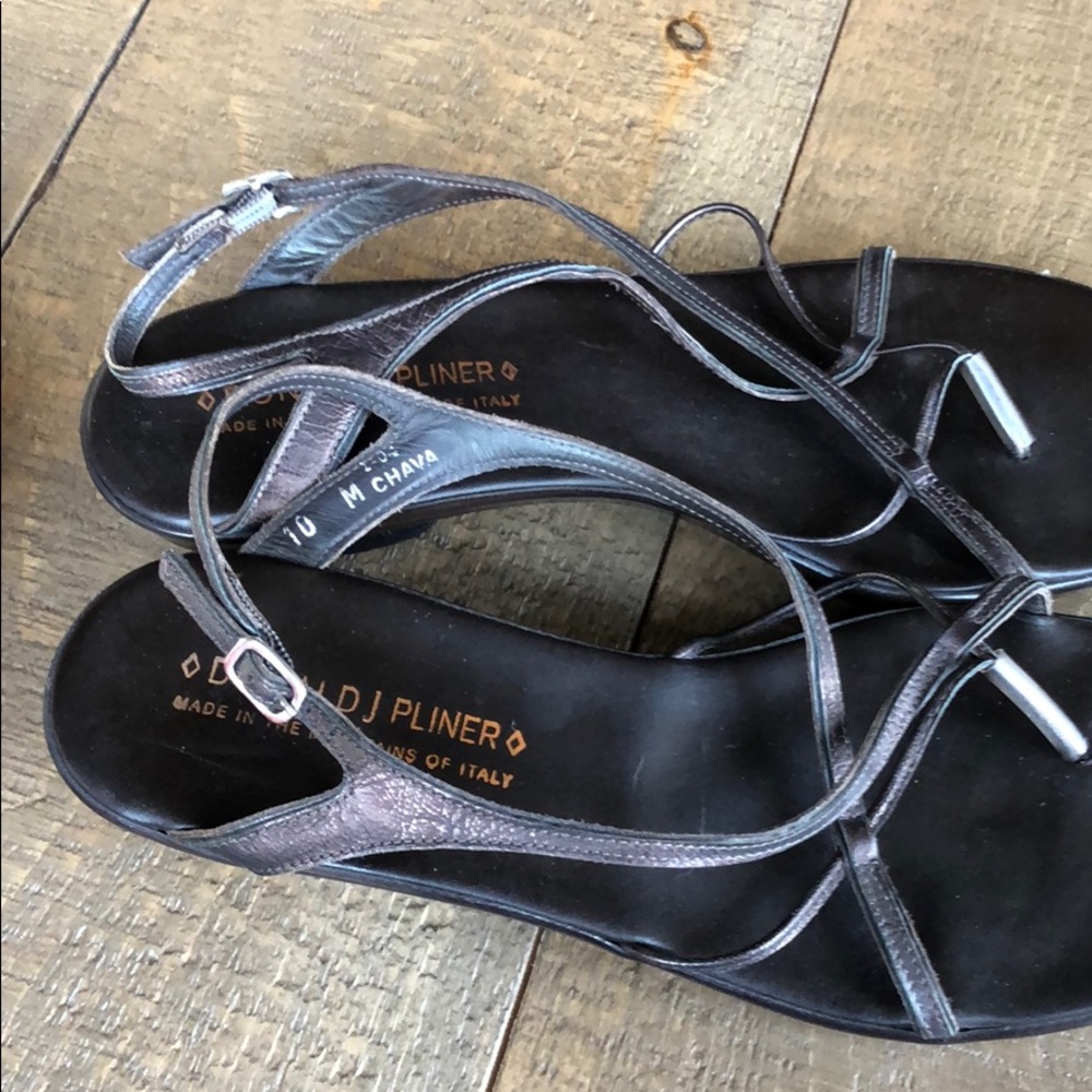 Donald J Pliner Chavas thong sandals
